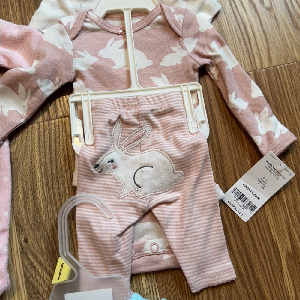 Carter Child of Mine Preemie Baby Clothing Lot Sleepers Bodysuits 7 Pieces - Picture 3 of 5